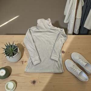 Nike Therma-fit Women's Fleece Training Pullover Funnel Neck Sweatshirt Gray